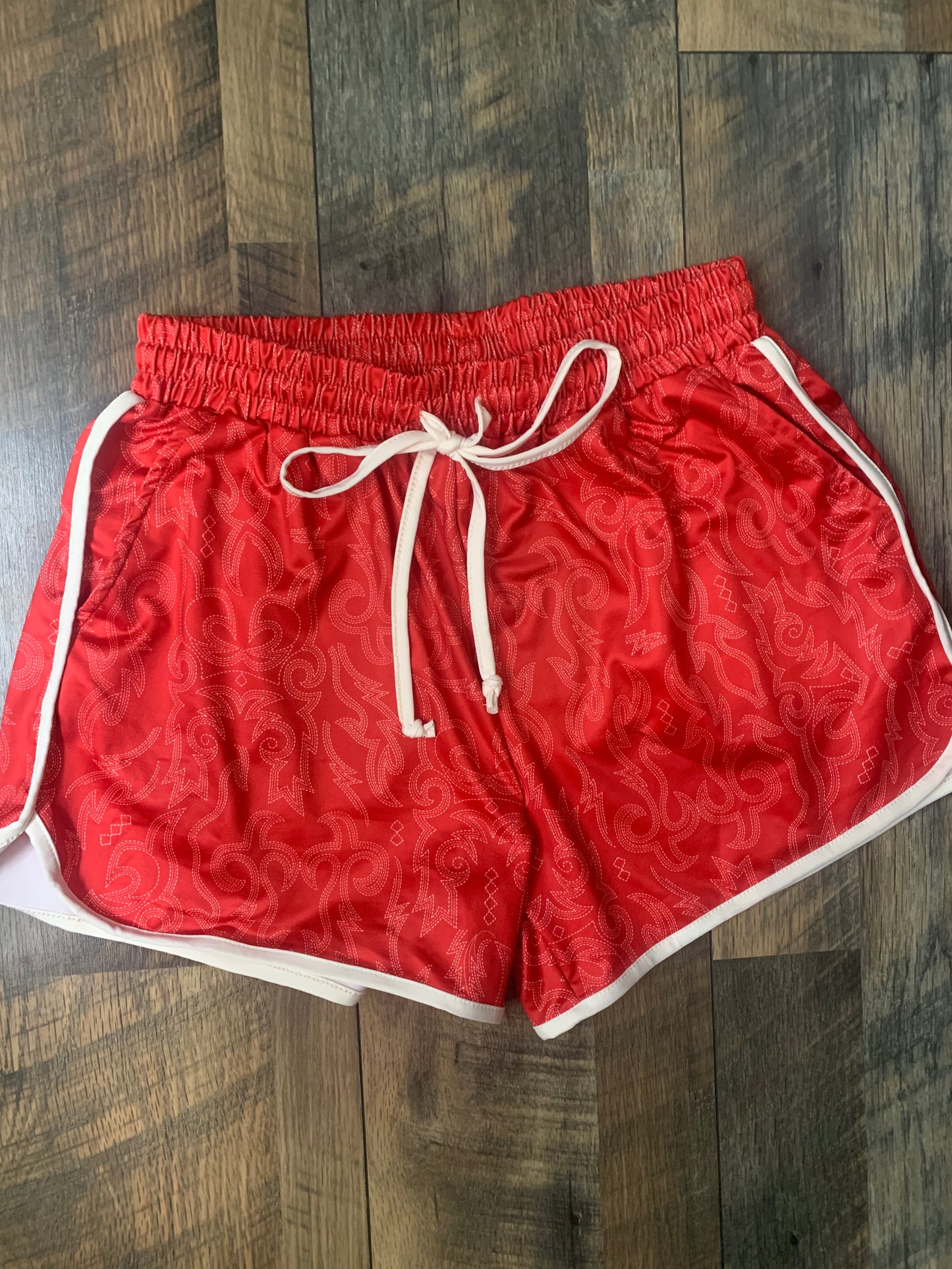 Raised Round Here shorts (red)